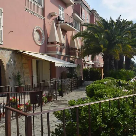 Davanti Al Mare
